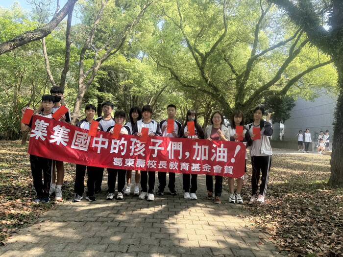 114.04.11領獎學金大合照